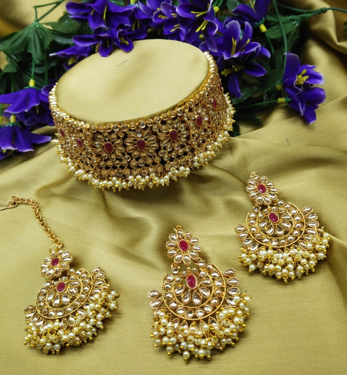 Kundan Opulence Choker Necklace Set