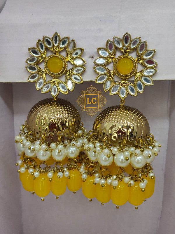 Sparkling Kundan Gold Plating Jhumka Earrings.