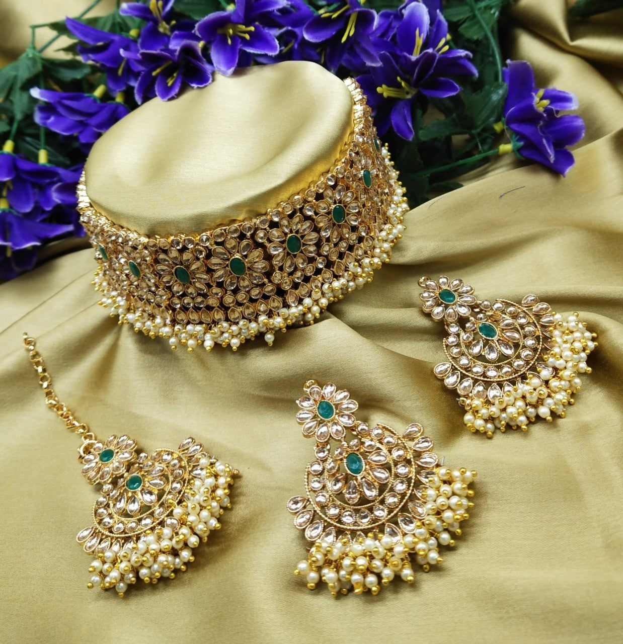 Kundan Opulence Choker Necklace Set